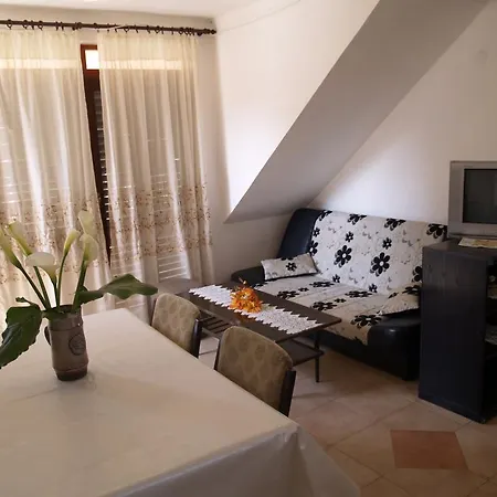 Apartments Zdrelac